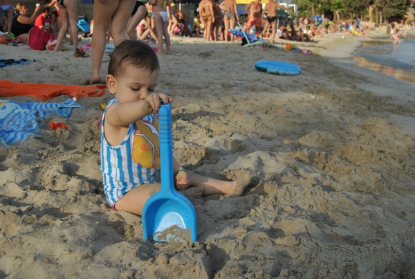 al mare con un bambino