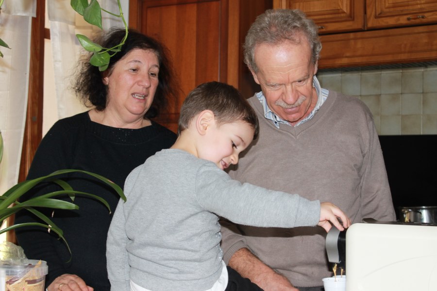 Francesco con i nonni sardi